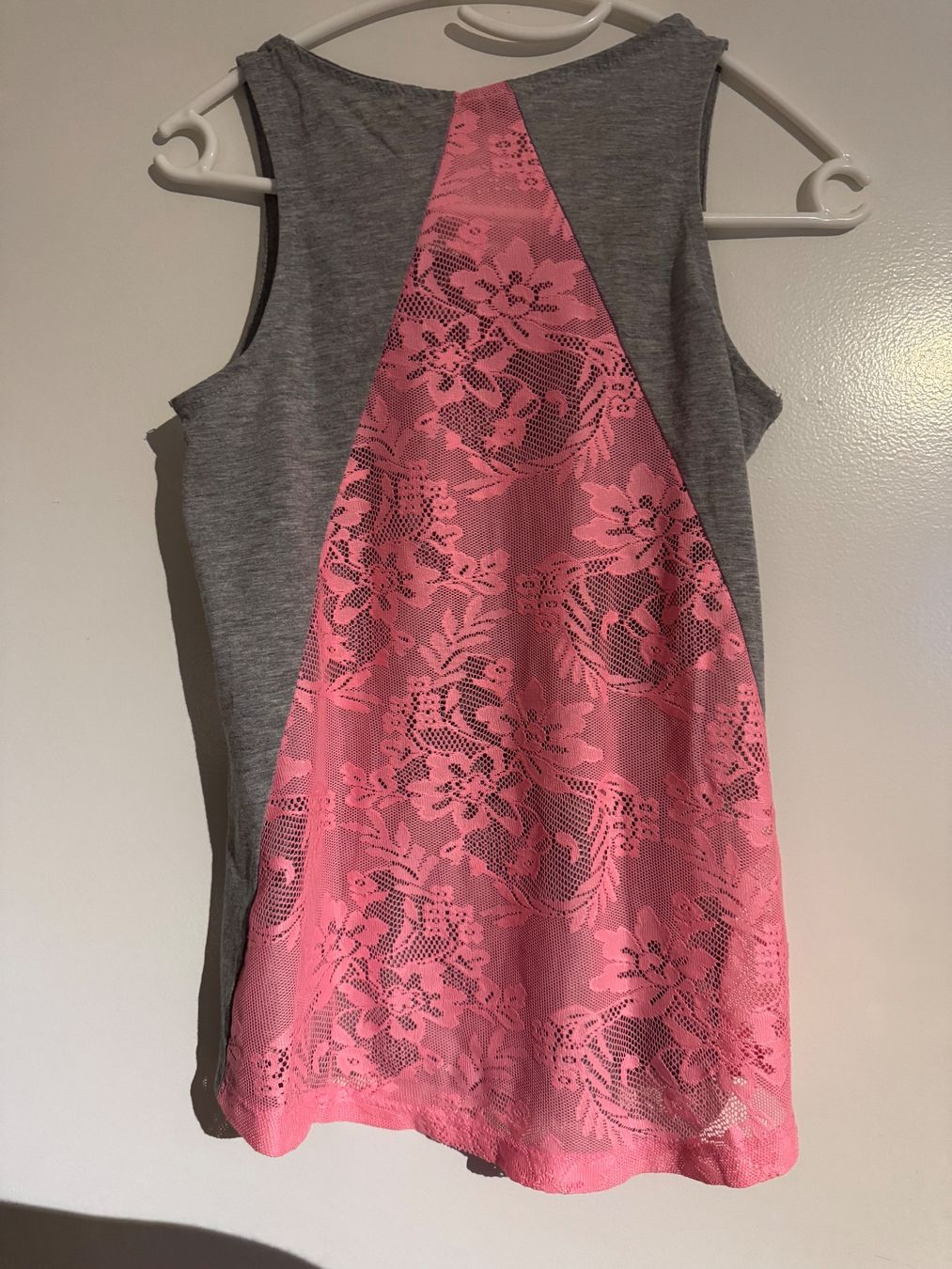 Top: Graues Sommer Top mit Spitze, Grösse S – Usato da Künten venduto da bel_6wn2 1