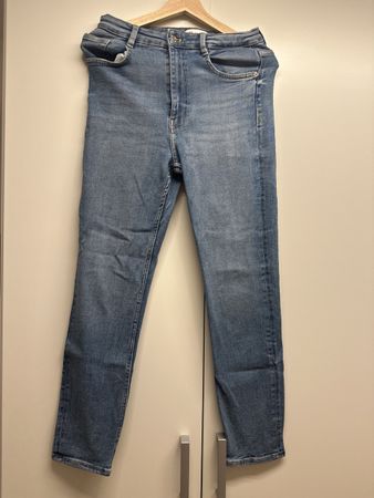 Zara Jeans Gr. 38, hellblau - Top Zustand für Frühling!