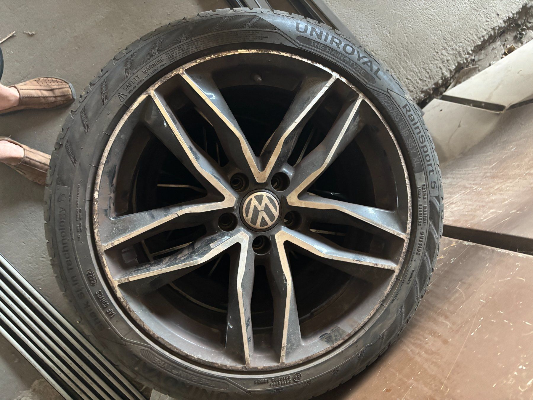 Volkswagen Pneus & Kompletträder: Sommerräder Alu VW – Gebraucht aus Eichberg von Frrw 1