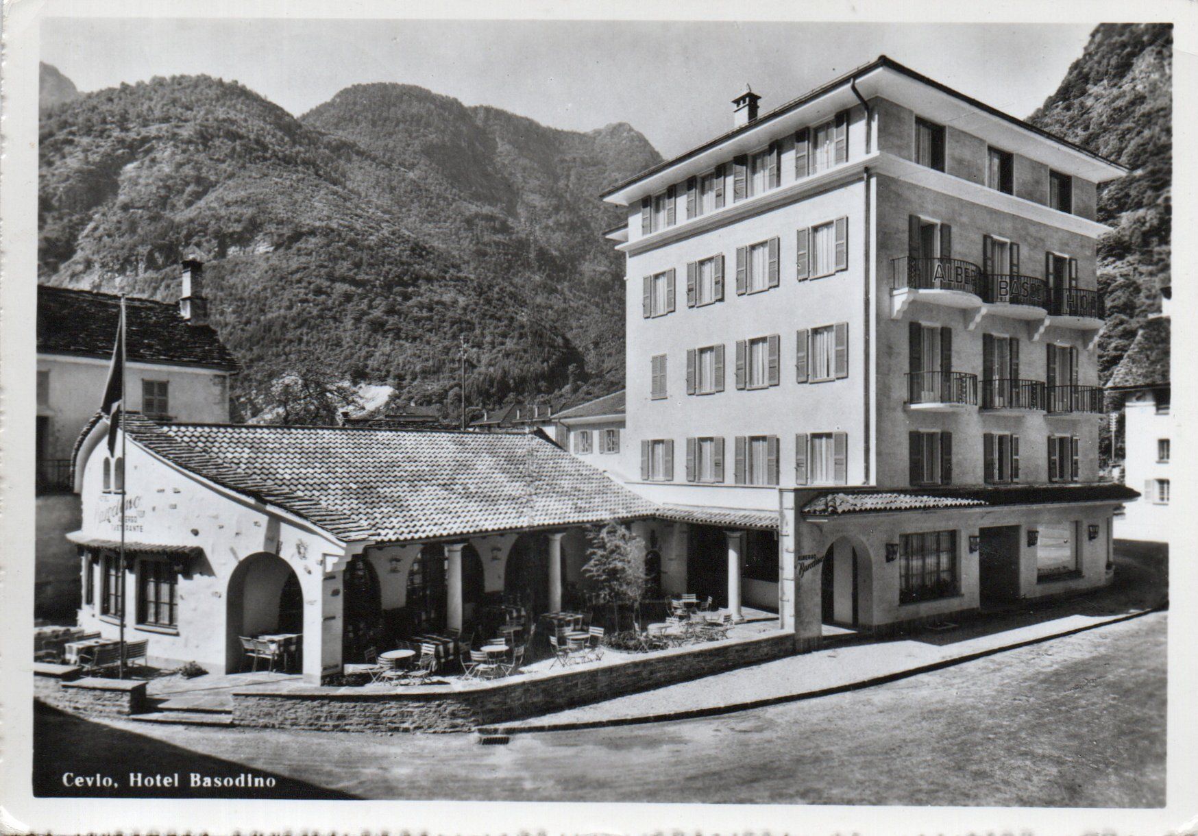 Cartoline postali: Cevio - Hotel Basodino – Usato da Melano venduto da pisonsdro