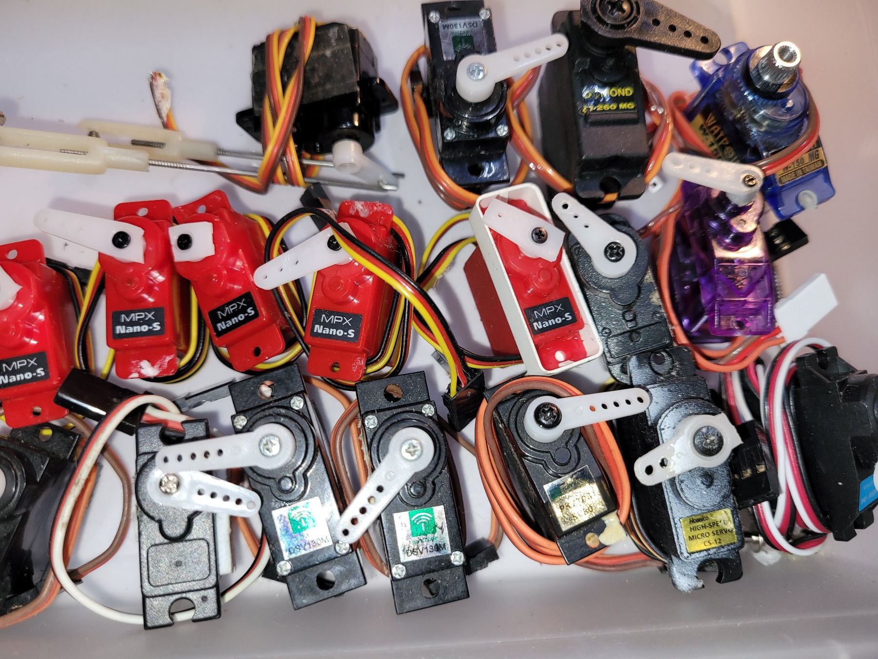 Modellismo RC: Grosses Servolot, geprüft, Midi/Mini/Microservos – Usato da Winterthur venduto da testi67 3