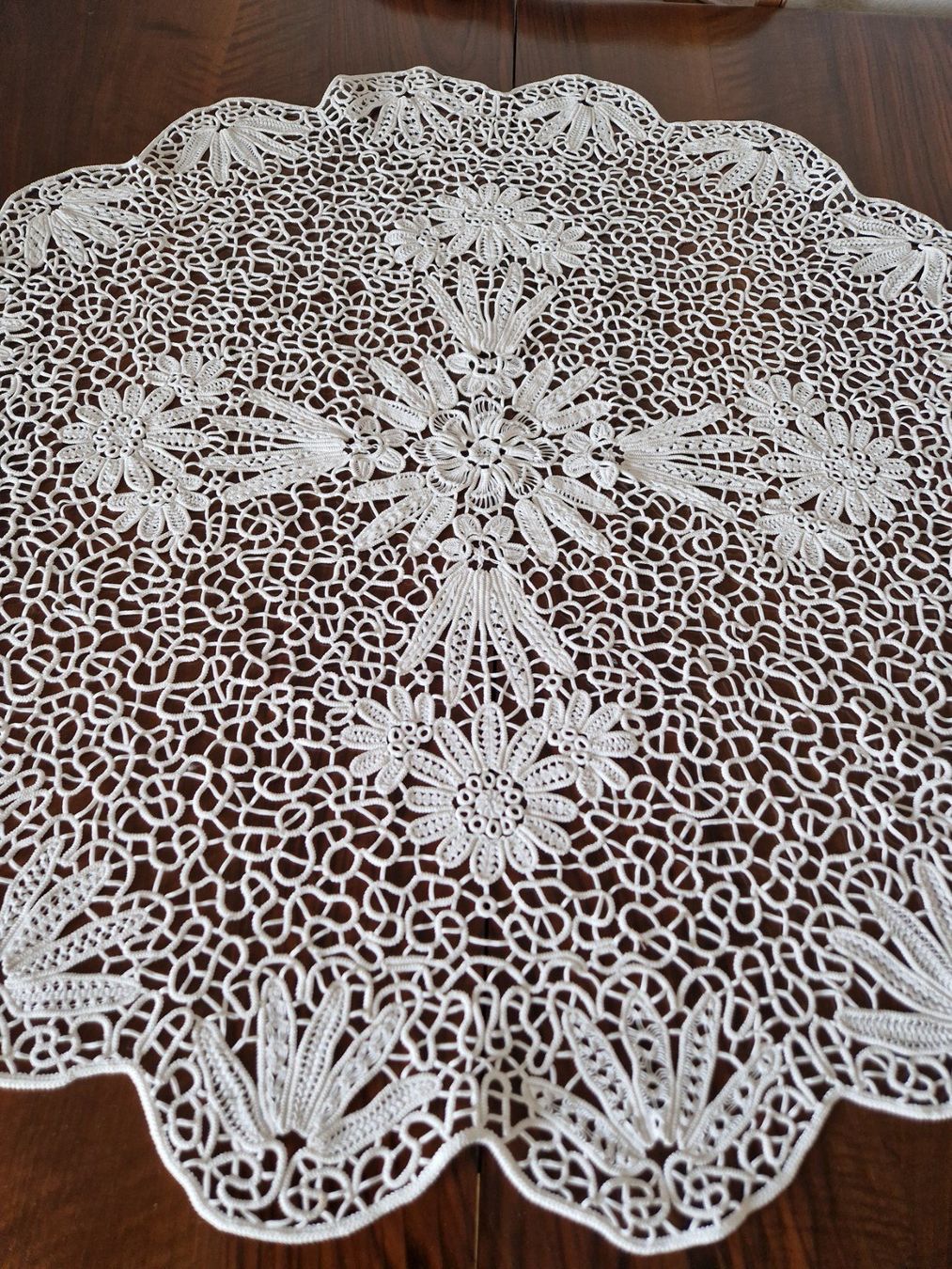 Altra biancheria da tavola: Rumänische Spitze Tischdecke Dm. 90cm – Nuovo (secondo la descrizione) da Bern venduto da Antikbatik 1