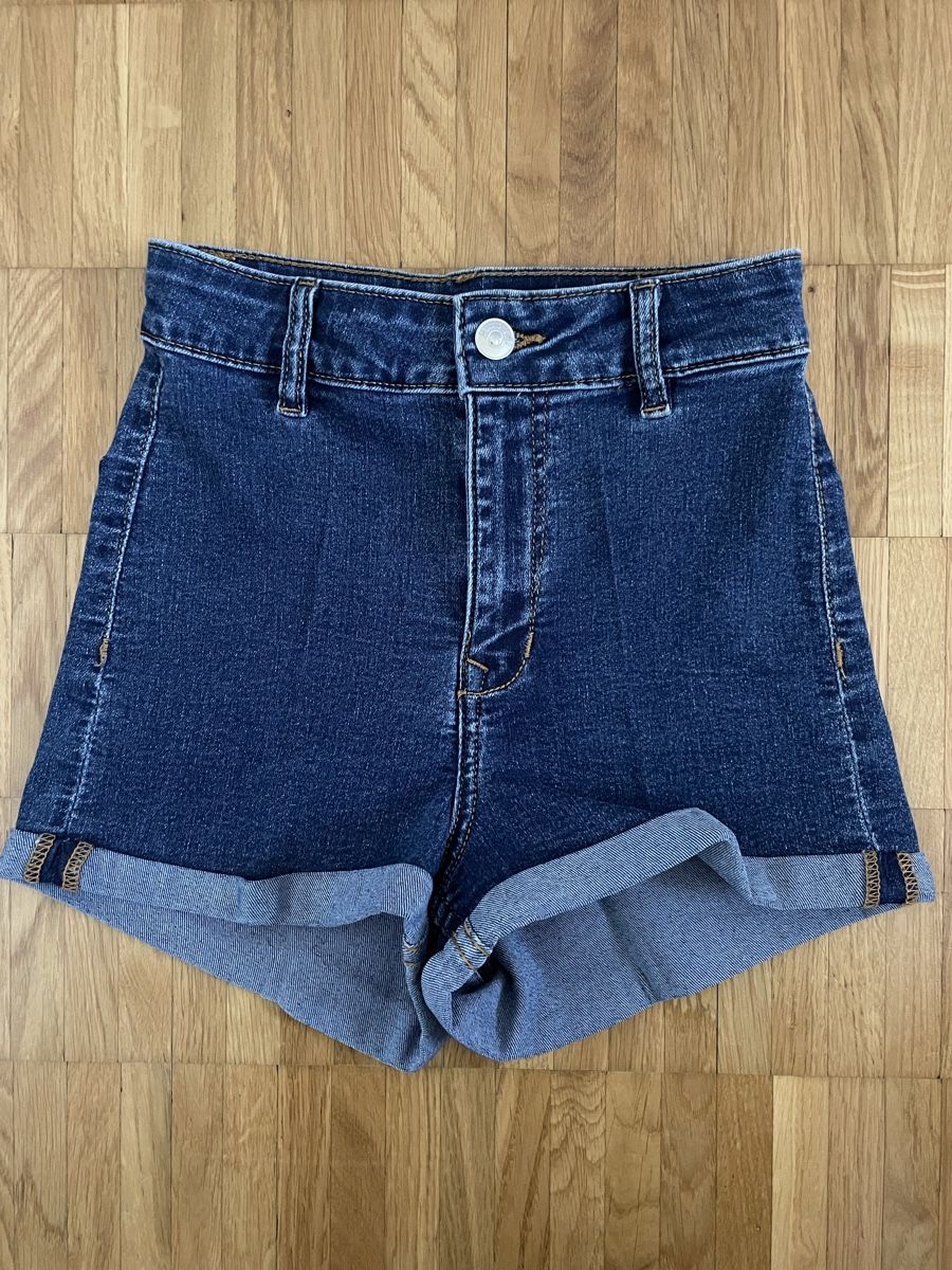 H&M Pantaloni: Short taille haute – Nuovo (secondo la descrizione) da Pont-de-la-Morge (Sion) venduto da hel_bh28