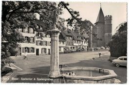 Basel, parkierte Oldtimer beim Spalentor, um 1945-50