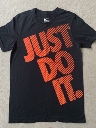 Nike T-Shirt schwarz (Grösse S)