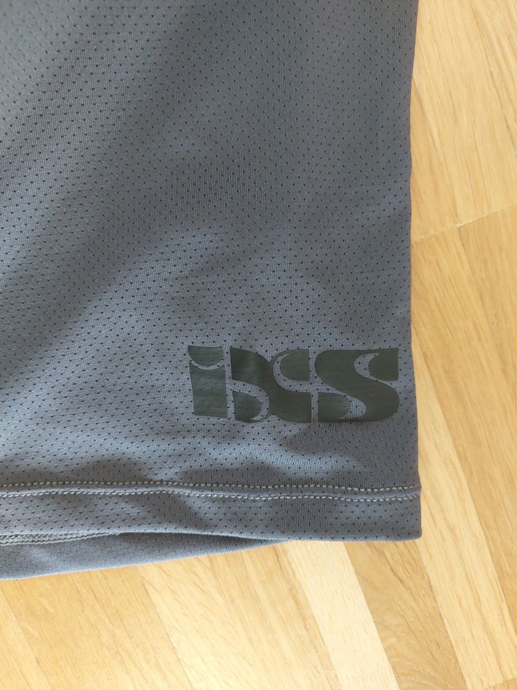 IXS Schutz & Schoner: IXS Oberkörperprotektor, Carve Jersey grau – Gebraucht aus Reinach BL von Oelfkeller 3