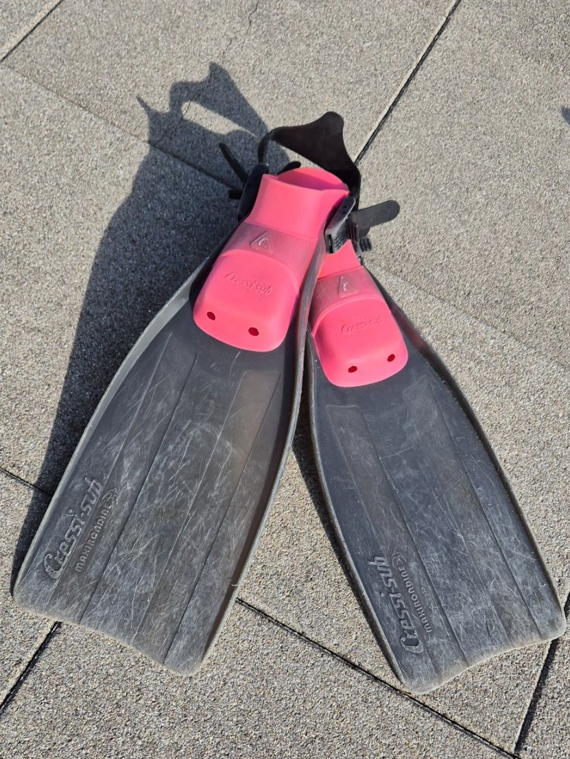 Cressi Pinne, Maschere & Boccagli: Palmes de plongée Cressi-Sub Maxi-Mondial usagées – Usato da Pailly venduto da phe_t8j7