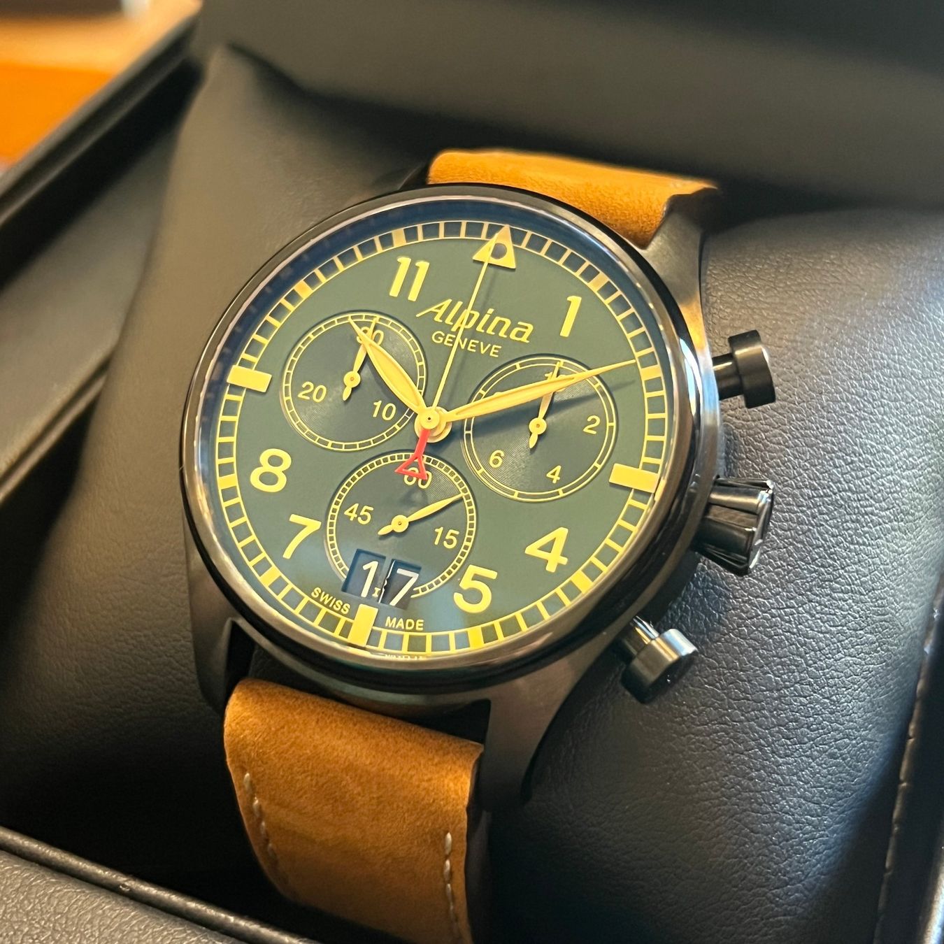 Alpina Orologi: Alpina Startimer Pilot Chrono Big Date Full Set AL-372GR4FBS – Usato da Carouge GE venduto da Watchaser 2