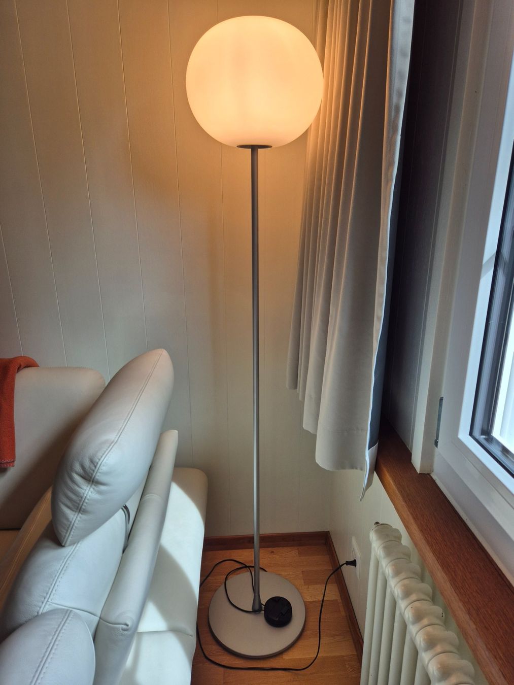 Flos Lampade: Flos Glo-Ball Floor Stehleuchte – Usato da Rafz venduto da DaSchi