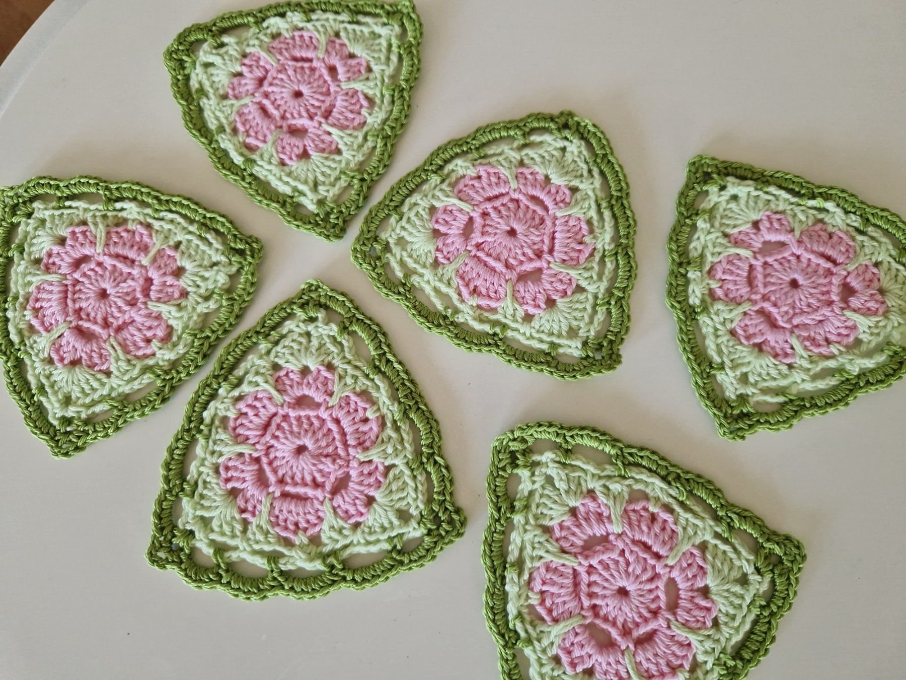 Alle Dekorationen: 6 gehäkelte Untersetzer, Coaster Blume 'Spring' Handmade – Neu (gemäss Beschreibung) aus Neuhausen am Rheinfall von Alchimista 6