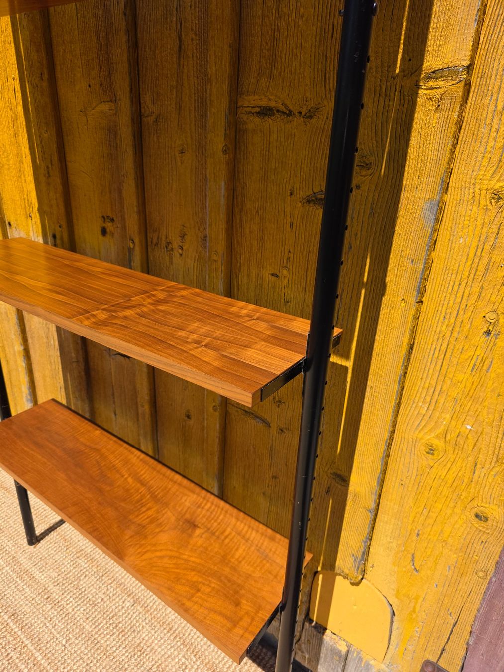 Scaffali: Mid Century  Teleskopregal  Nussbaum – Usato da Haslen AI venduto da Vintagelix 7