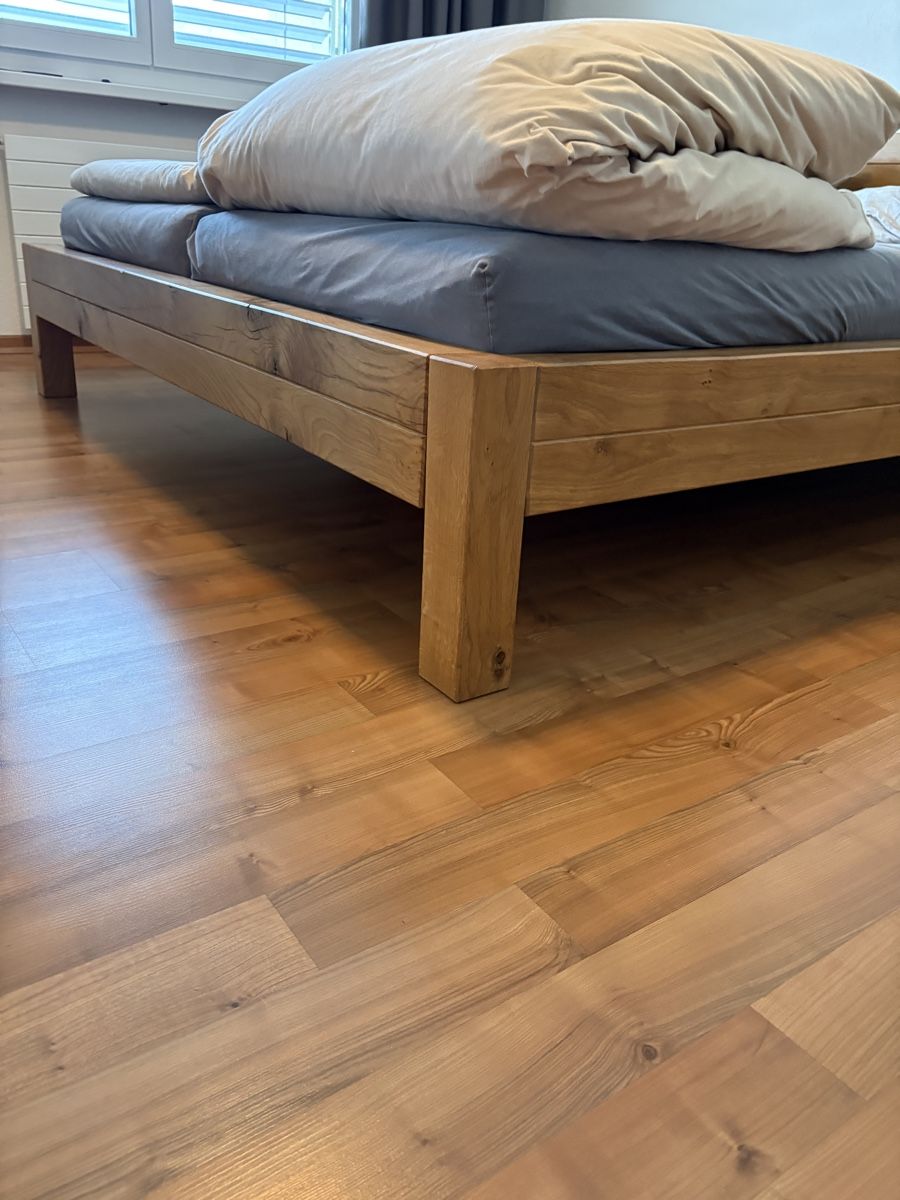 Letti: Eichen Massiv-Holz-Doppelbett 180x200cm – Usato da Tuggen venduto da ADI599 2