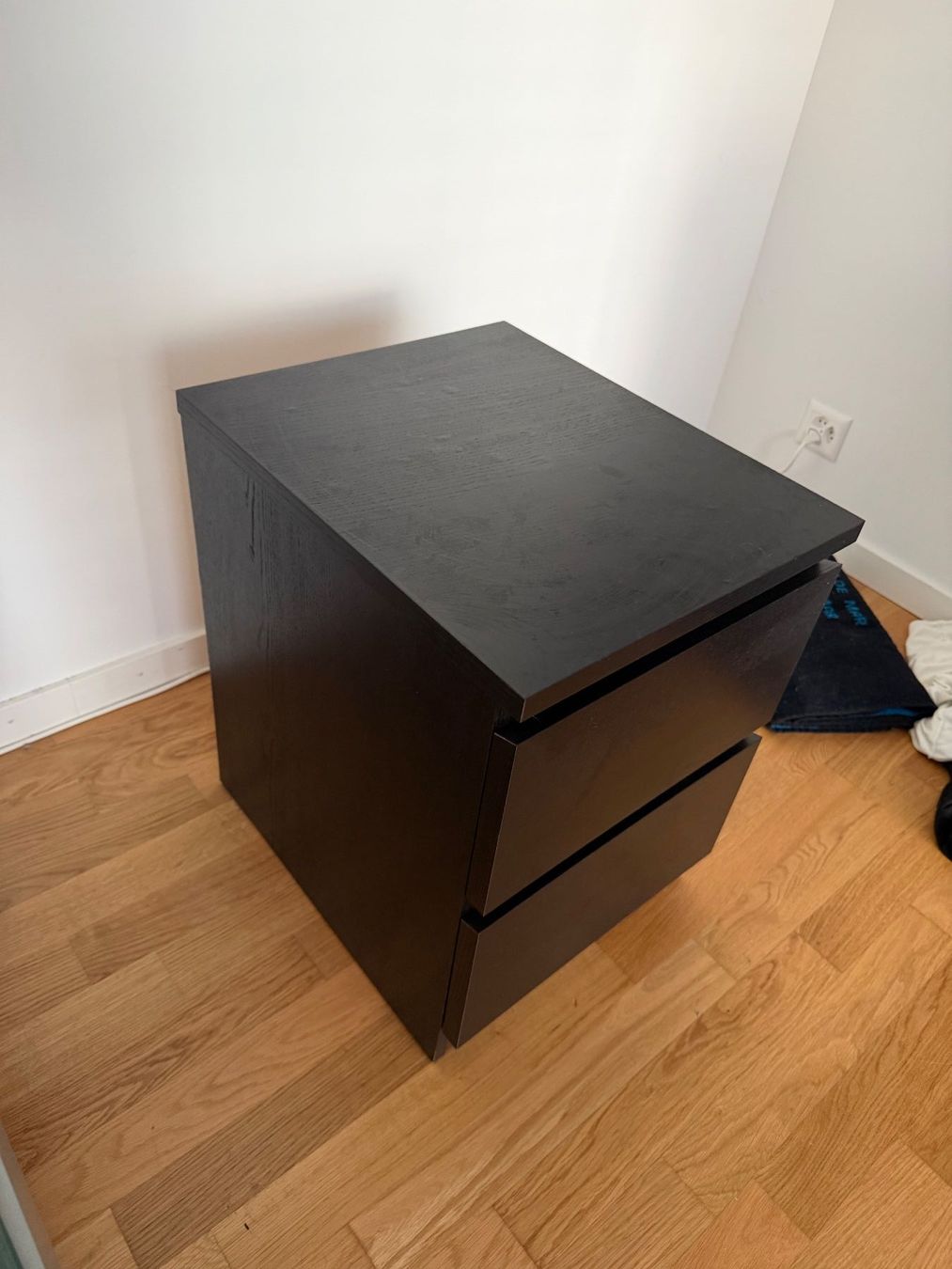 Ikea Tables de nuit: Ikea Malm Nachttisch – D'occasion à Luzern par LivioTheiler 1