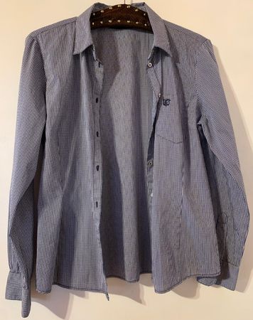 ZARA chemise taille L convient parfaitement à la taille M