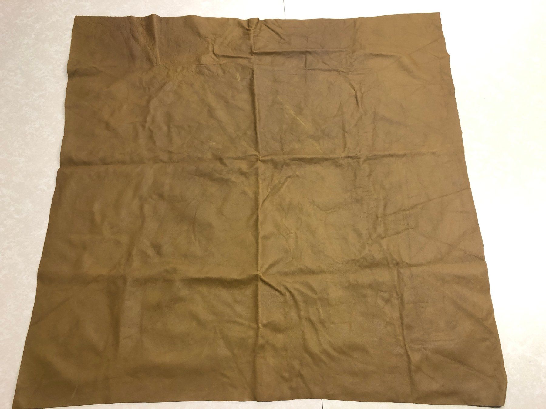 Tessuti: Rindsleder quadratisch, 92x90 cm – Nuovo (secondo la descrizione) da Balzers venduto da Bastlerherz