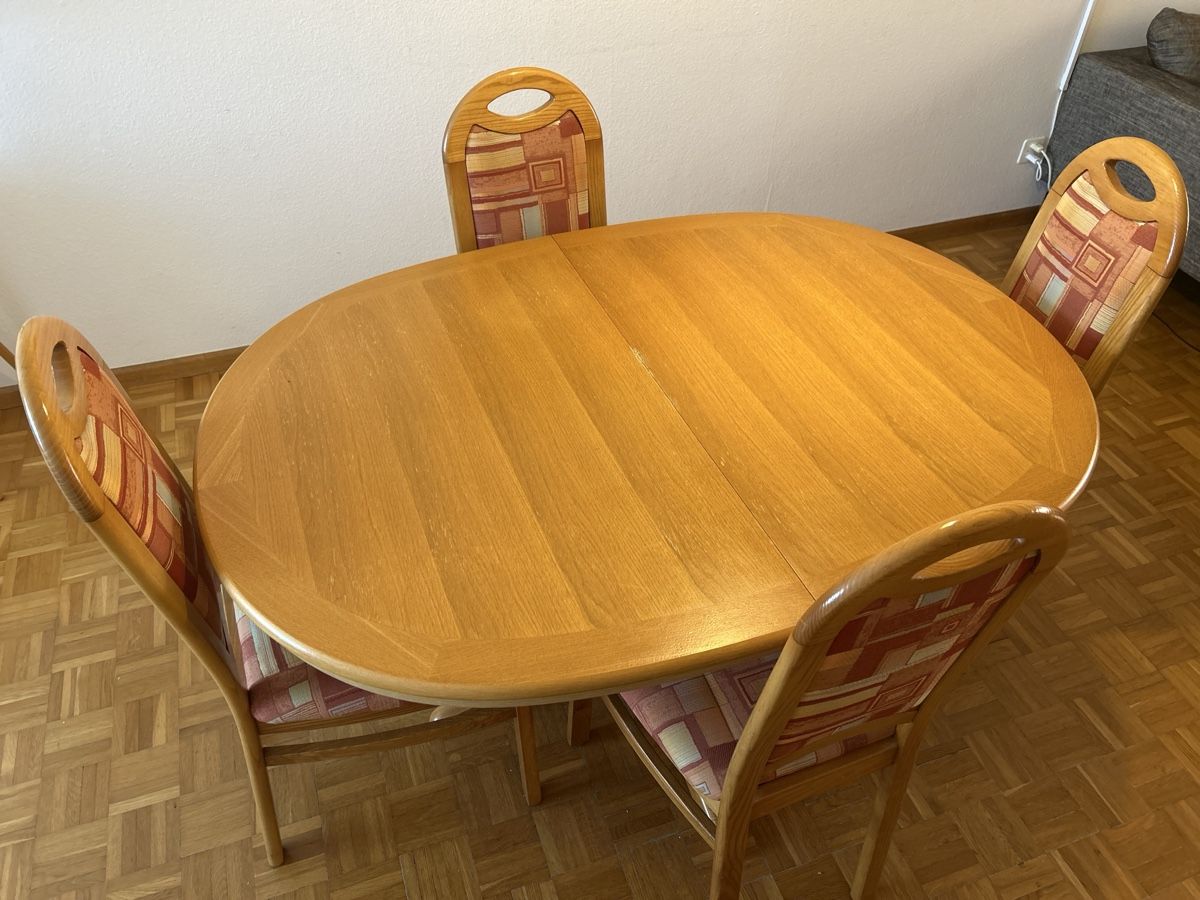 Set di tavolo e panche: Esstisch mit 4 Stühlen Holz hell gemustert gebraucht – Usato da Greifensee venduto da pam_9k99 1