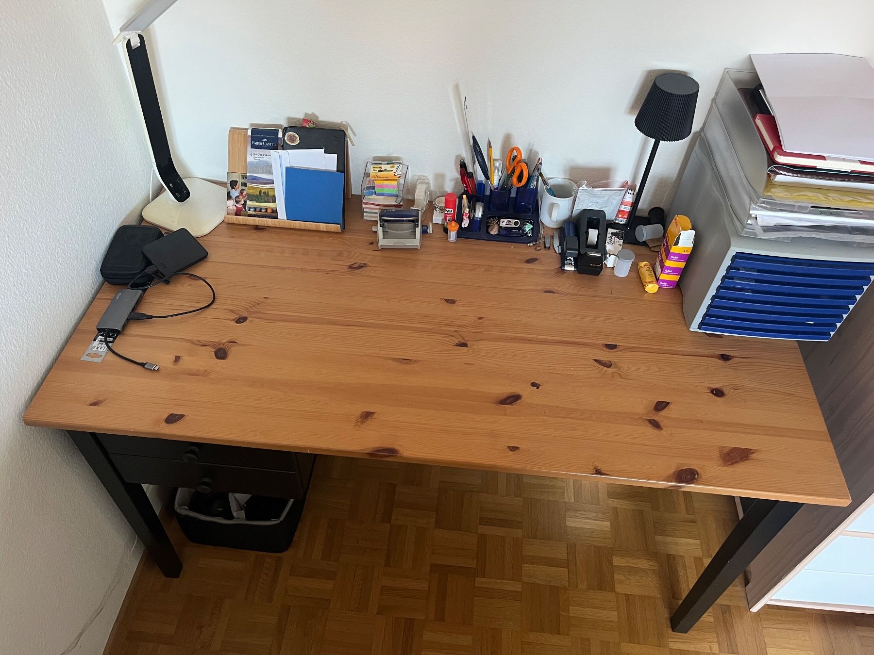 Ikea Scrivanie: Charmanter Ikea Kiefernholz Schreibtisch – Usato da Baar venduto da Aral_F