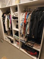 Flohmi: Diverse Kleider, Schuhe, Shirts, Pullis, etc.