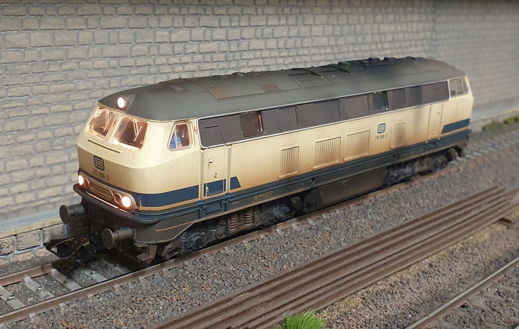 Märklin Modellini di ferrovie: BR 216 DB, MARKLIN 3374, DIGITAL + PATINE – Usato da Loveresse venduto da FIFILOULOU