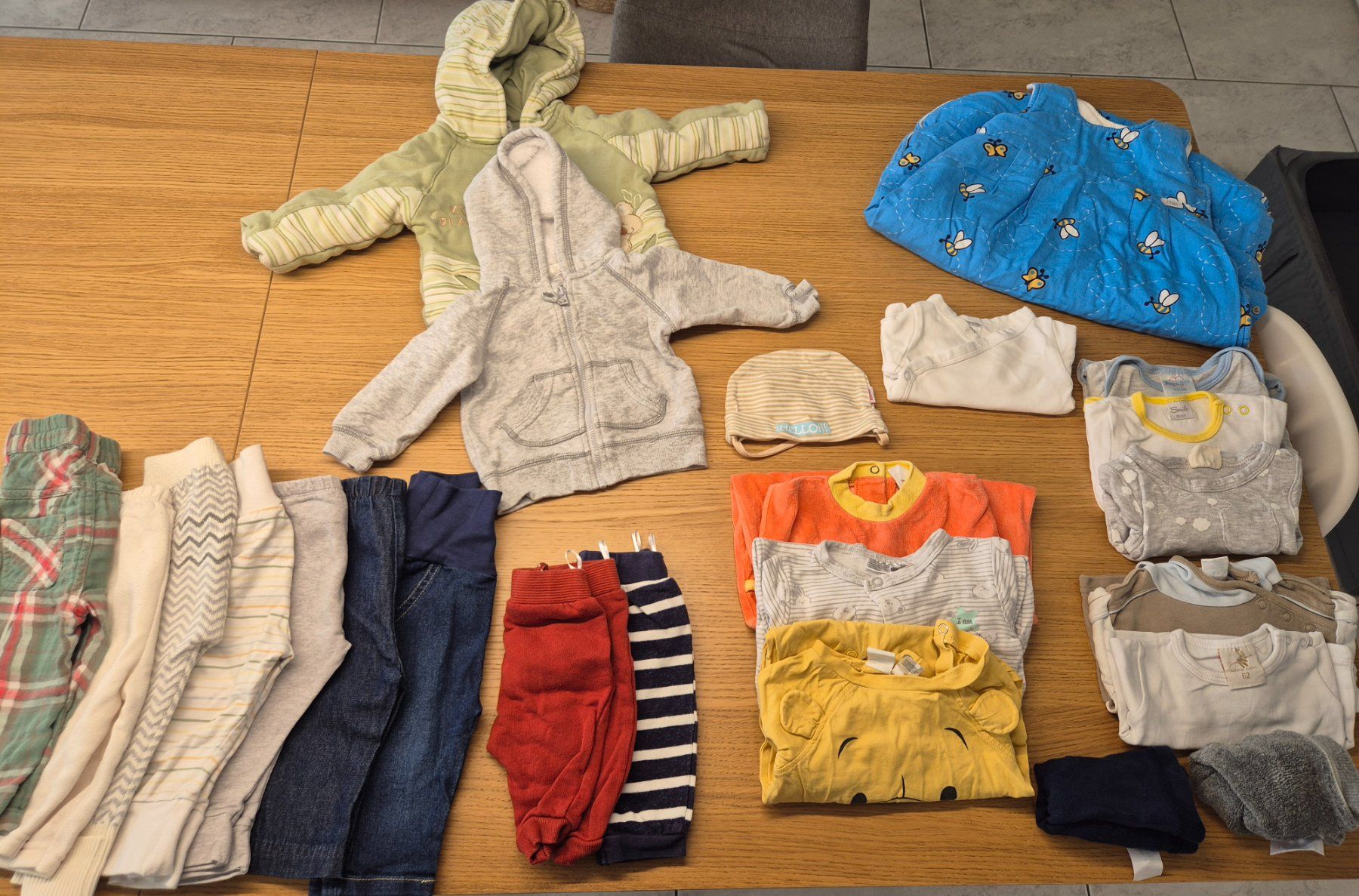 Lotti & Set di vestiti: Kleider Paket 7, 24 Teile, Winter, Grösse 62 – Usato da Menzingen venduto da bostit69