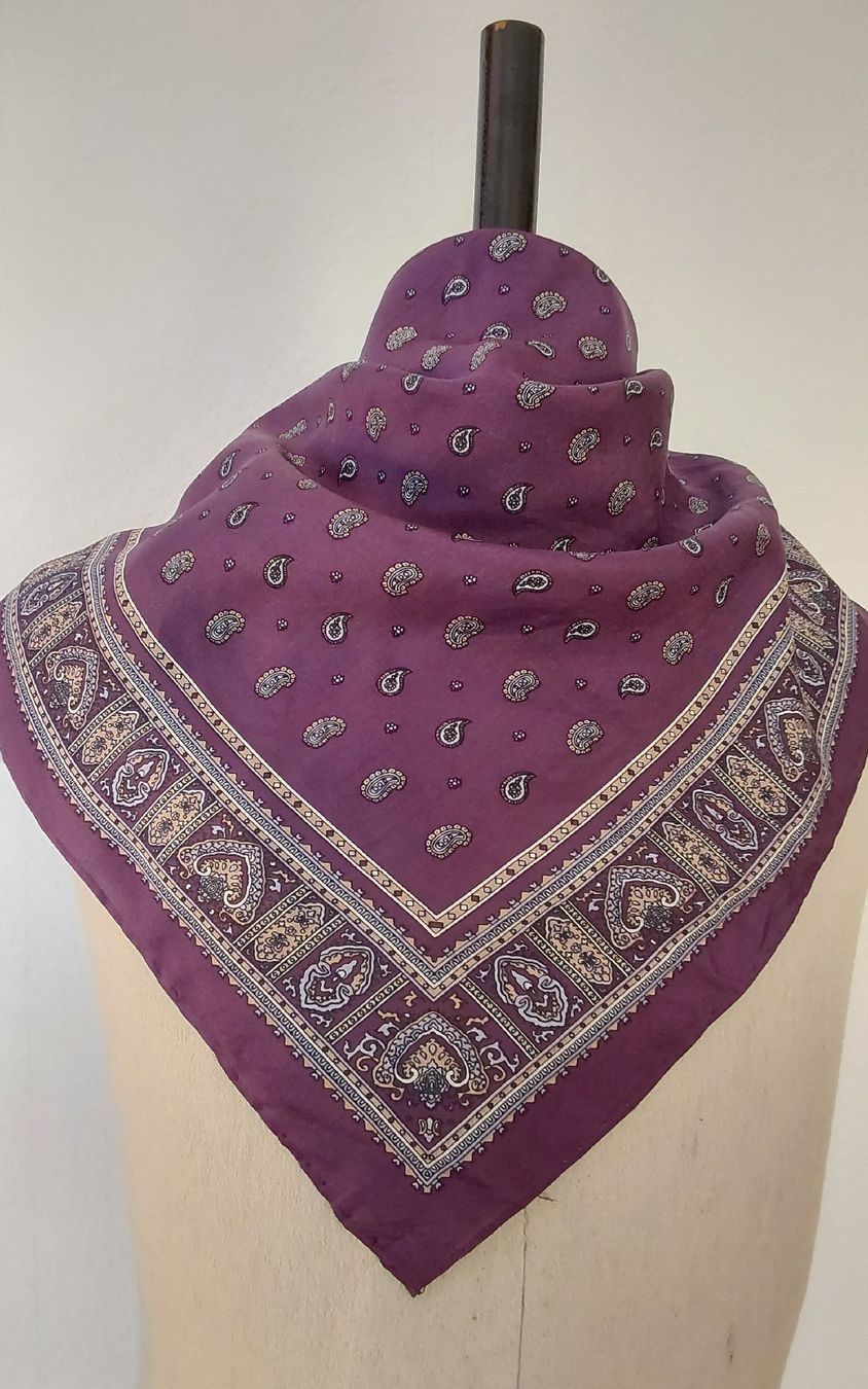 Foulard & Sciarpe: Seidenfoulard quadratisch violett – Nuovo (secondo la descrizione) da Köniz venduto da scopello12