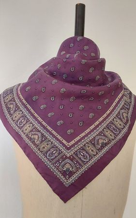 Seidenfoulard quadratisch violett
