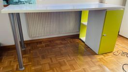 Schreibtisch