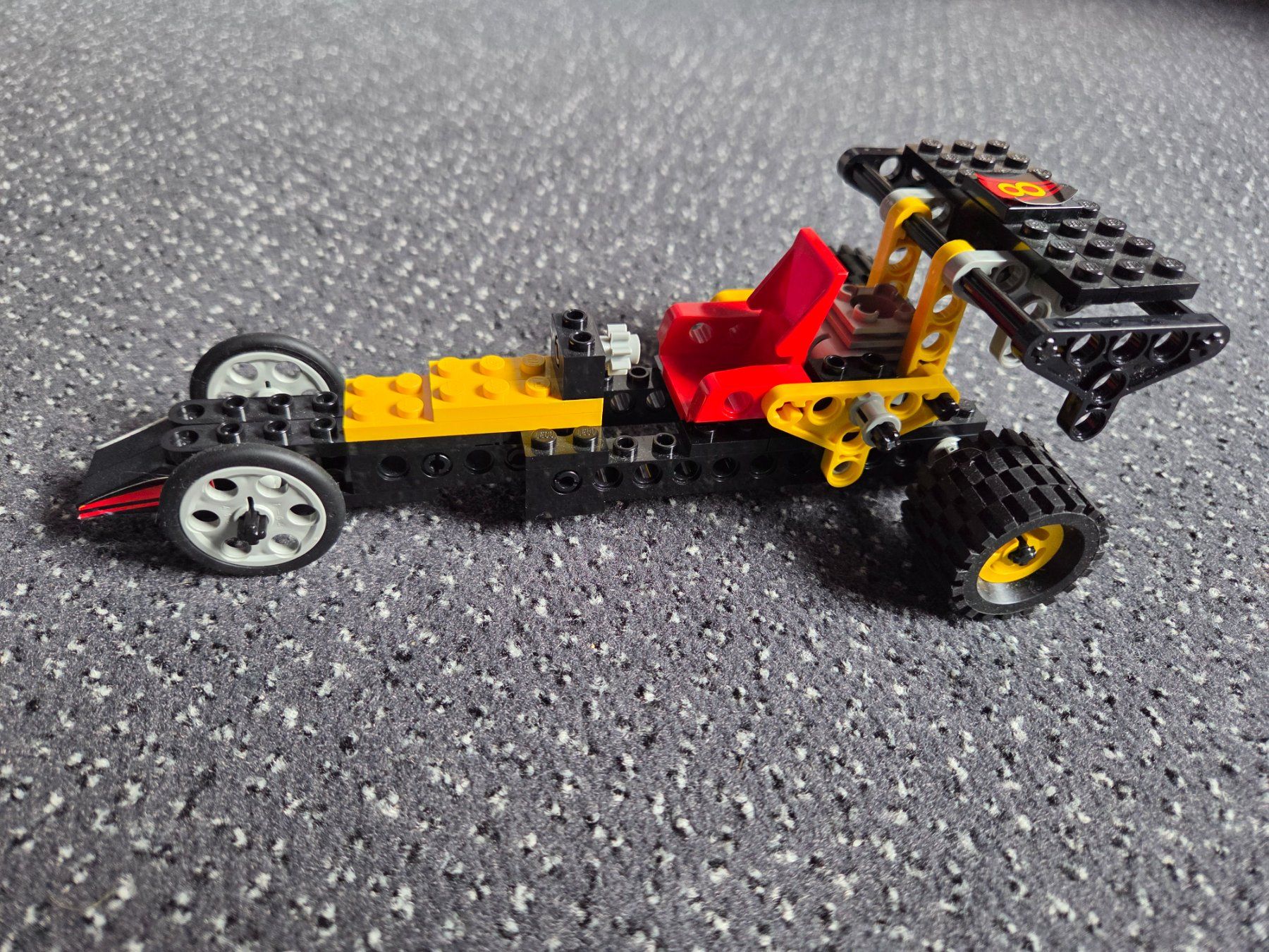 Lego Spielzeuge: LEGO Technic 8818 Auto mit 9V-Motor Set 8720 – Gebraucht aus Ennetmoos von Gamer2 2