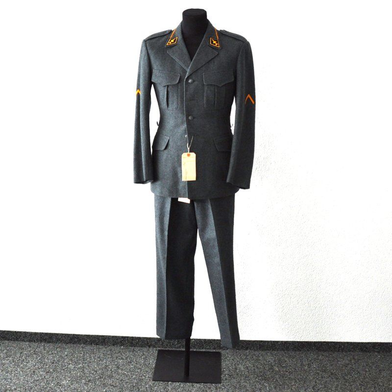 Schweizer Armee Uniformi: Waffenrock Schweizer Armee Ord. 72 Bloodhound – Usato da Uerkheim venduto da fabulafero