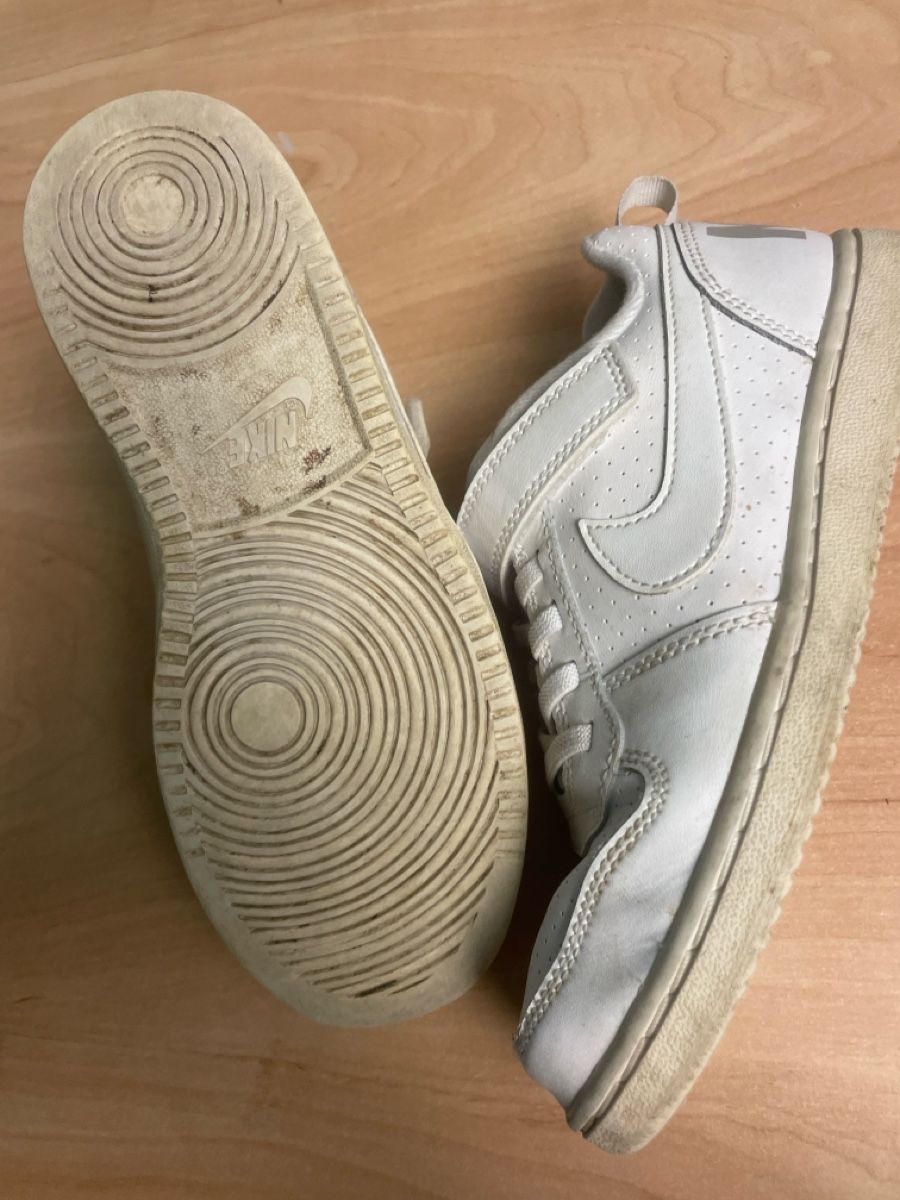 Nike Chaussures garçon: Nike Sneaker weiss, Gr. 33 – D'occasion à Obergerlafingen par cabo4 2