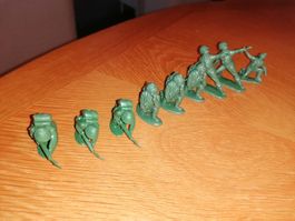 Soldaten Figuren Set grün Kunststoff gebraucht 9 Stück