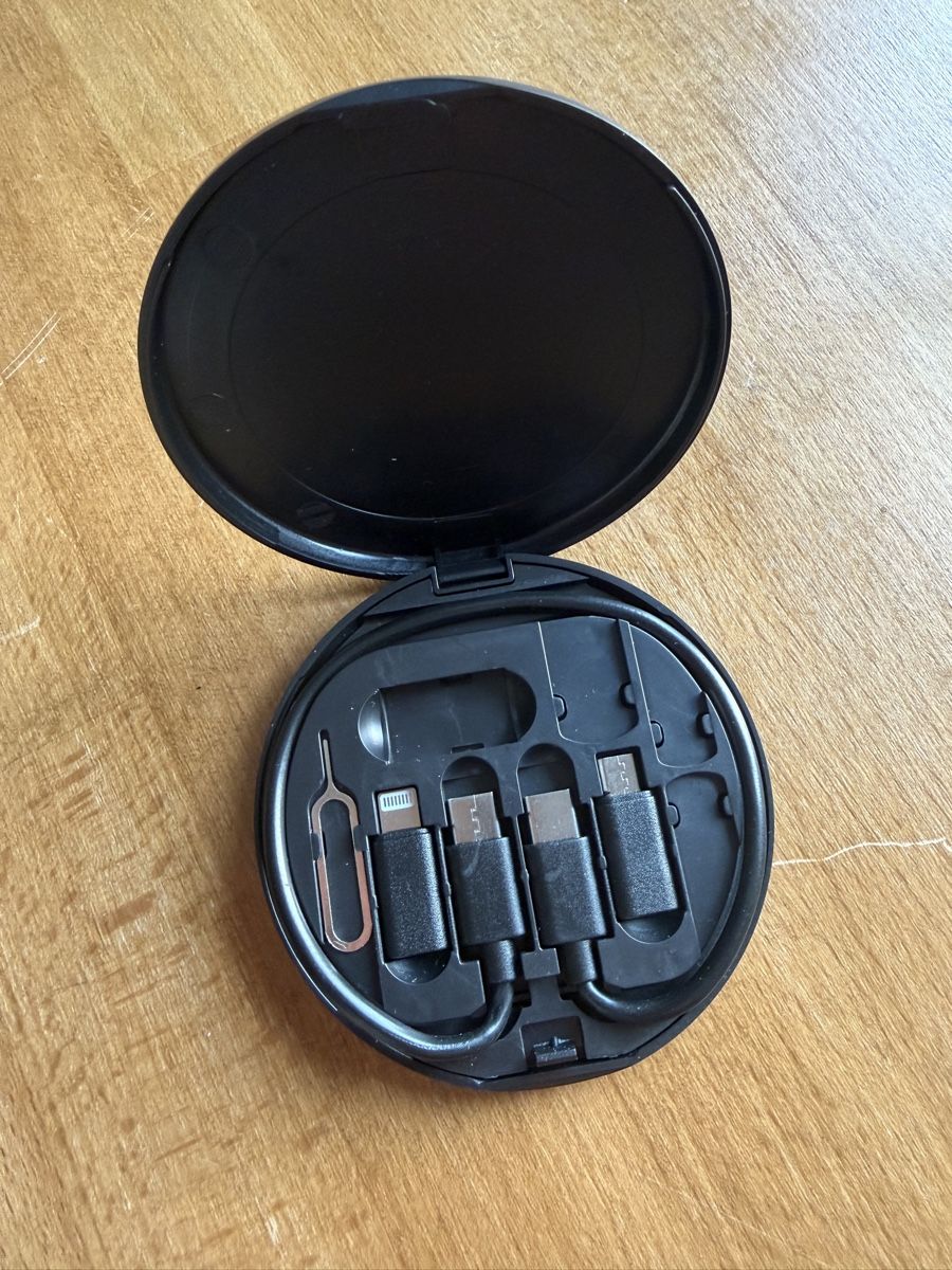 Caricabatterie: Chargeur universel 4-en-1 - USB A & USB C – Usato da Lausanne venduto da Stephaniesdressing