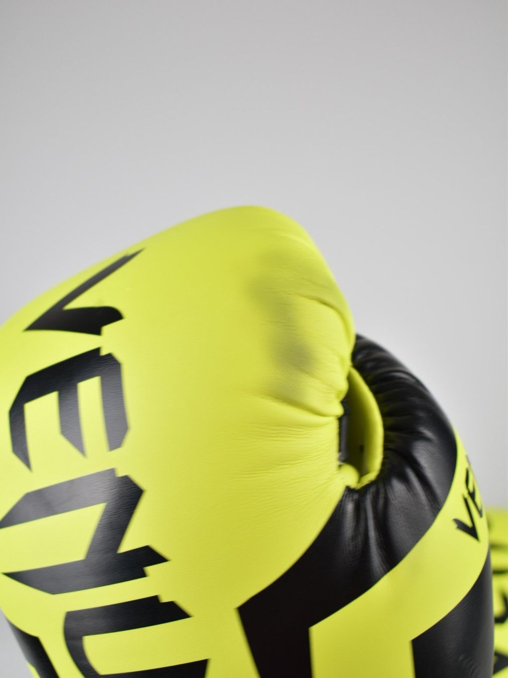 Guanti & manicotti: Venum Elite Boxhandschuhe Neongelb 10oz – Usato da Nürensdorf venduto da 2ND_STORY 3