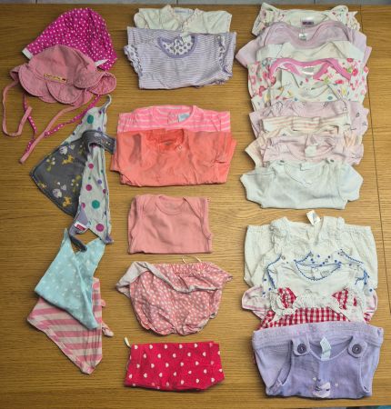 Kleider Paket Mädchen 2, 26 Teile, Sommer, Grösse 56