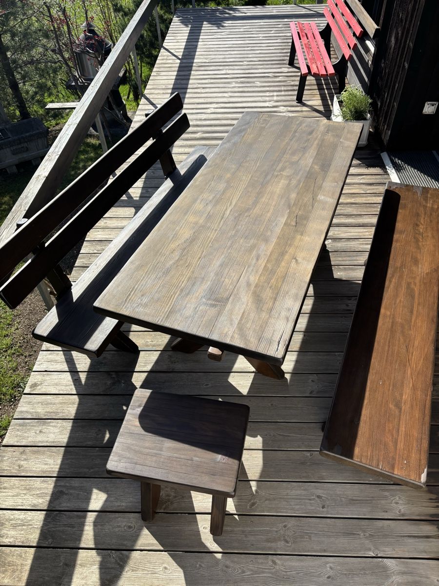 Set de table et chaises: Rustikale Gartensitzgruppe – D'occasion à Biel/Bienne par sab_9mvr 2