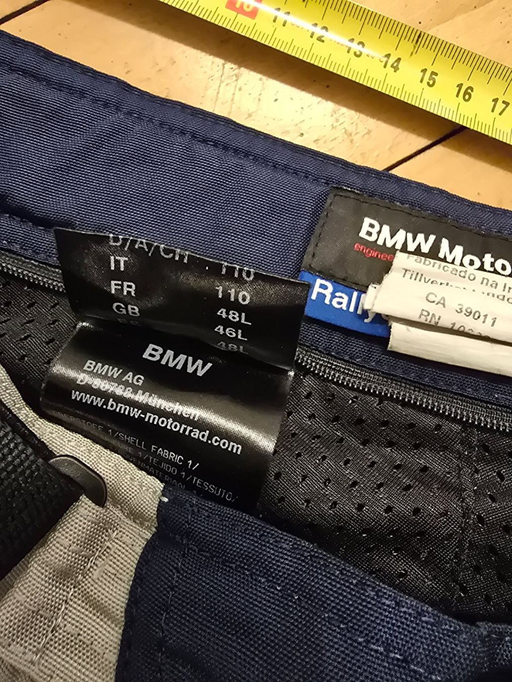 BMW Lotti di vestiti: Bmw Töffkleider – Usato da Schönenwerd venduto da Chez_Mimi 9