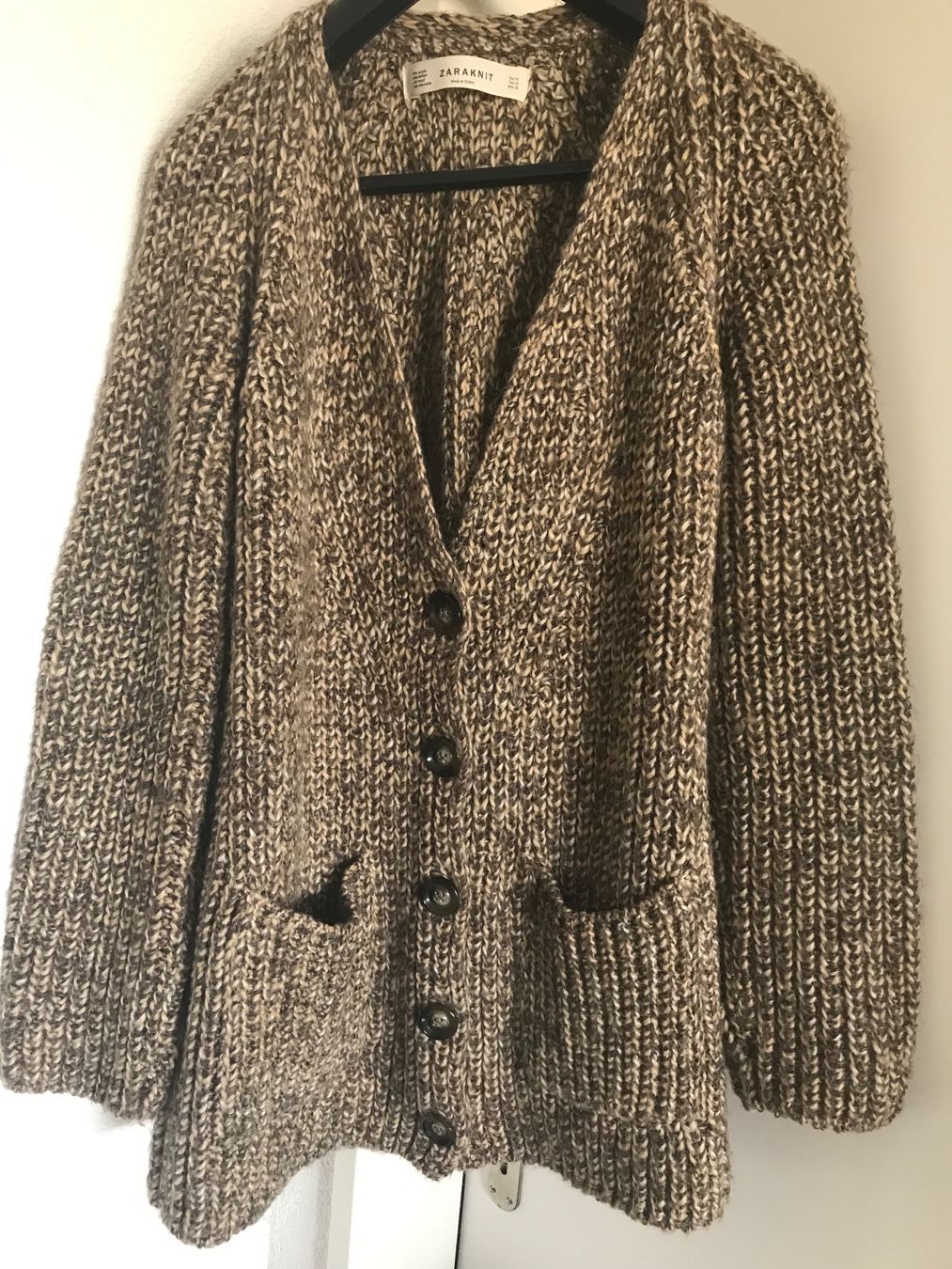 Zara Giacche: Warme Strickjacke ZARA - braun Länge 80cm – Usato da Niederteufen venduto da mix18