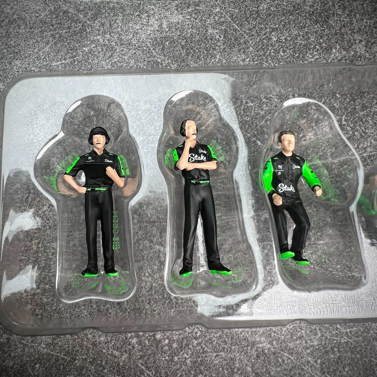 Figuren: Formel 1 Figuren Set Pitcrew Sauber Stake 1:18 – Neu und originalverpackt aus Wetzikon ZH von tuningschmiede 2
