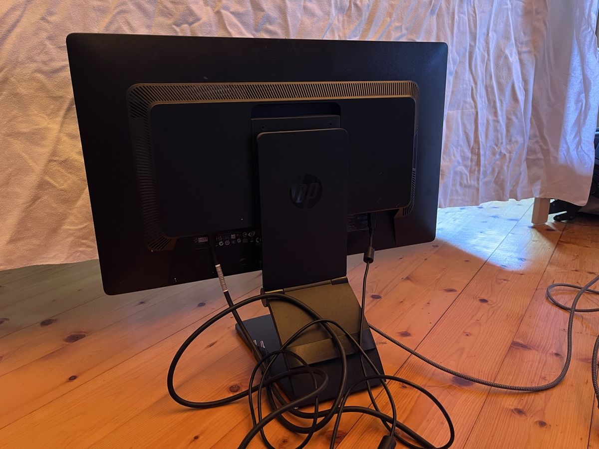 Monitor: PC Display EliteDisplay E231 – Usato da Maienfeld venduto da DivicoHelveticus 1