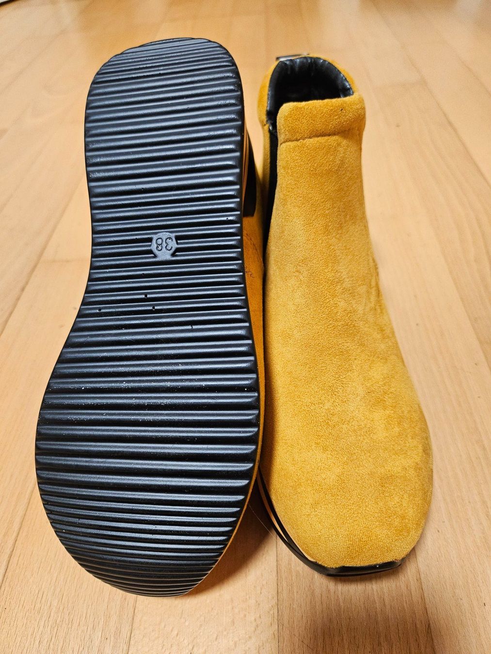 Scarpe da donna: Schlupfboots, Stiefelette, senfgelb, Gr. 38 – Nuovo (secondo la descrizione) da Zürich venduto da qua_7dpq 1