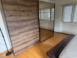 Schlaffzimmer- chambre adulte - lit - commode - armoire-