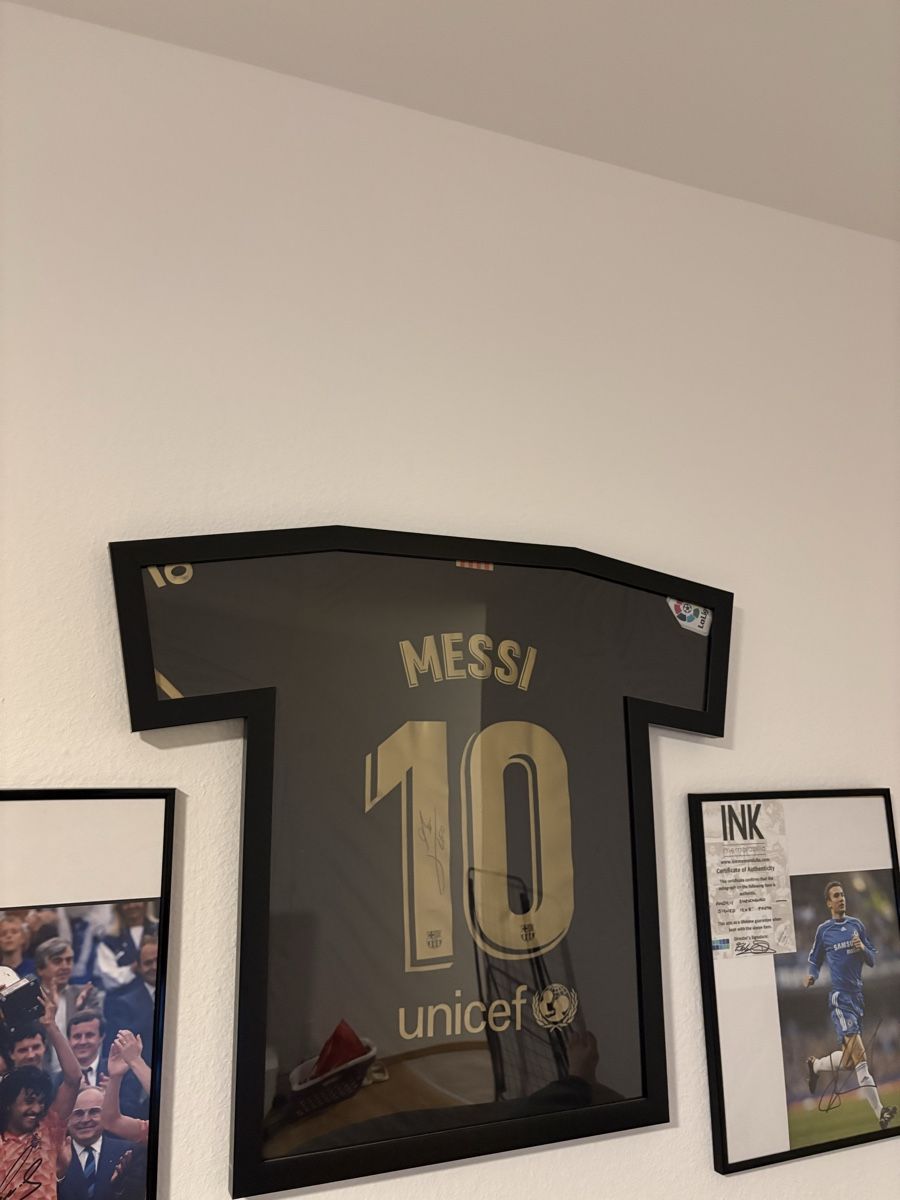 FC Barcelona Canottiere & Pantaloni: Messi Trikot mit unterschrift – Nuovo (secondo la descrizione) da Bern venduto da Janis.a 2