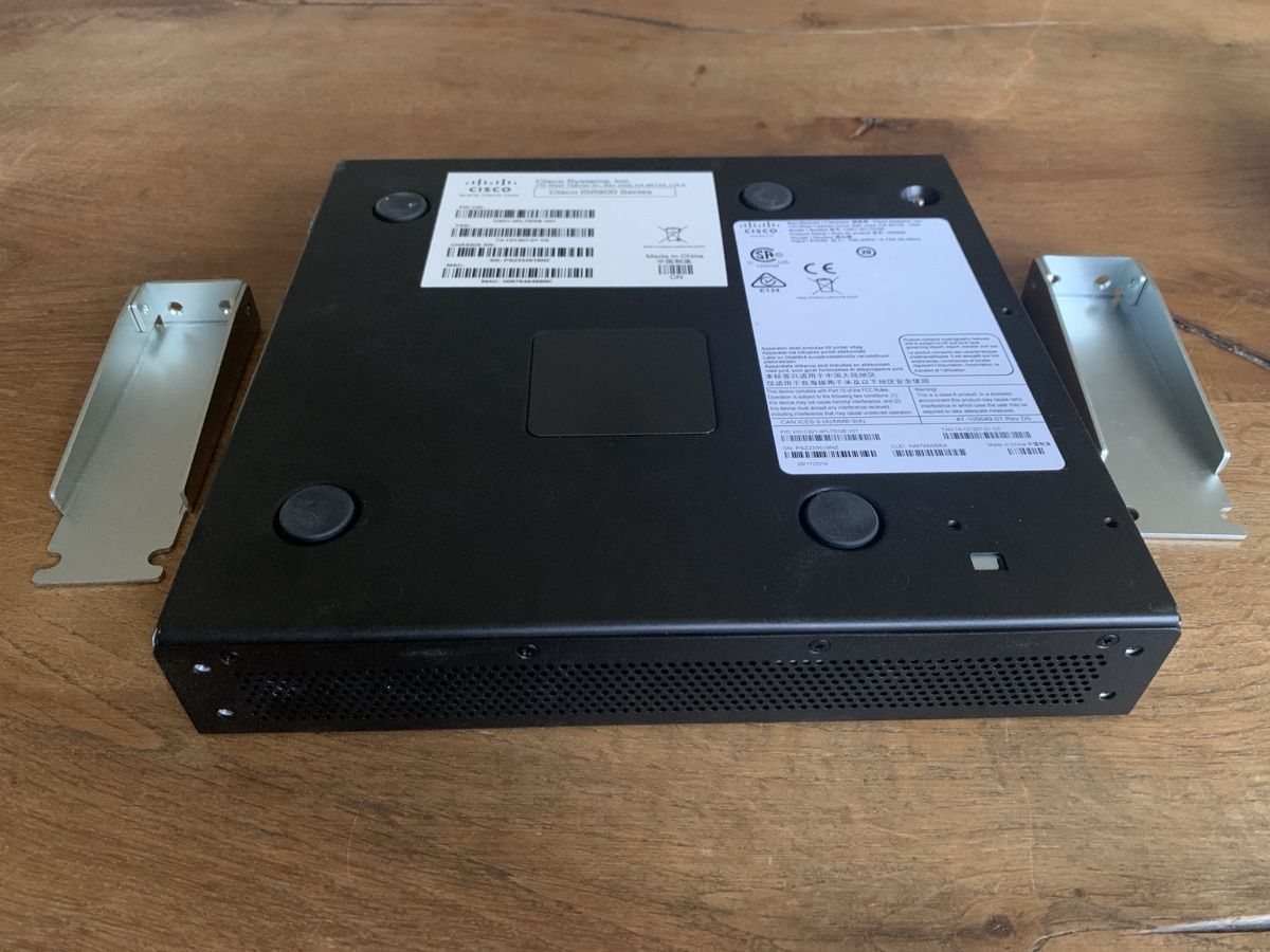 Cisco Modems & Router: Routeur Cisco ISR 900 C921-4PLTEGB – Neu (gemäss Beschreibung) aus Chardonne von 245308 3