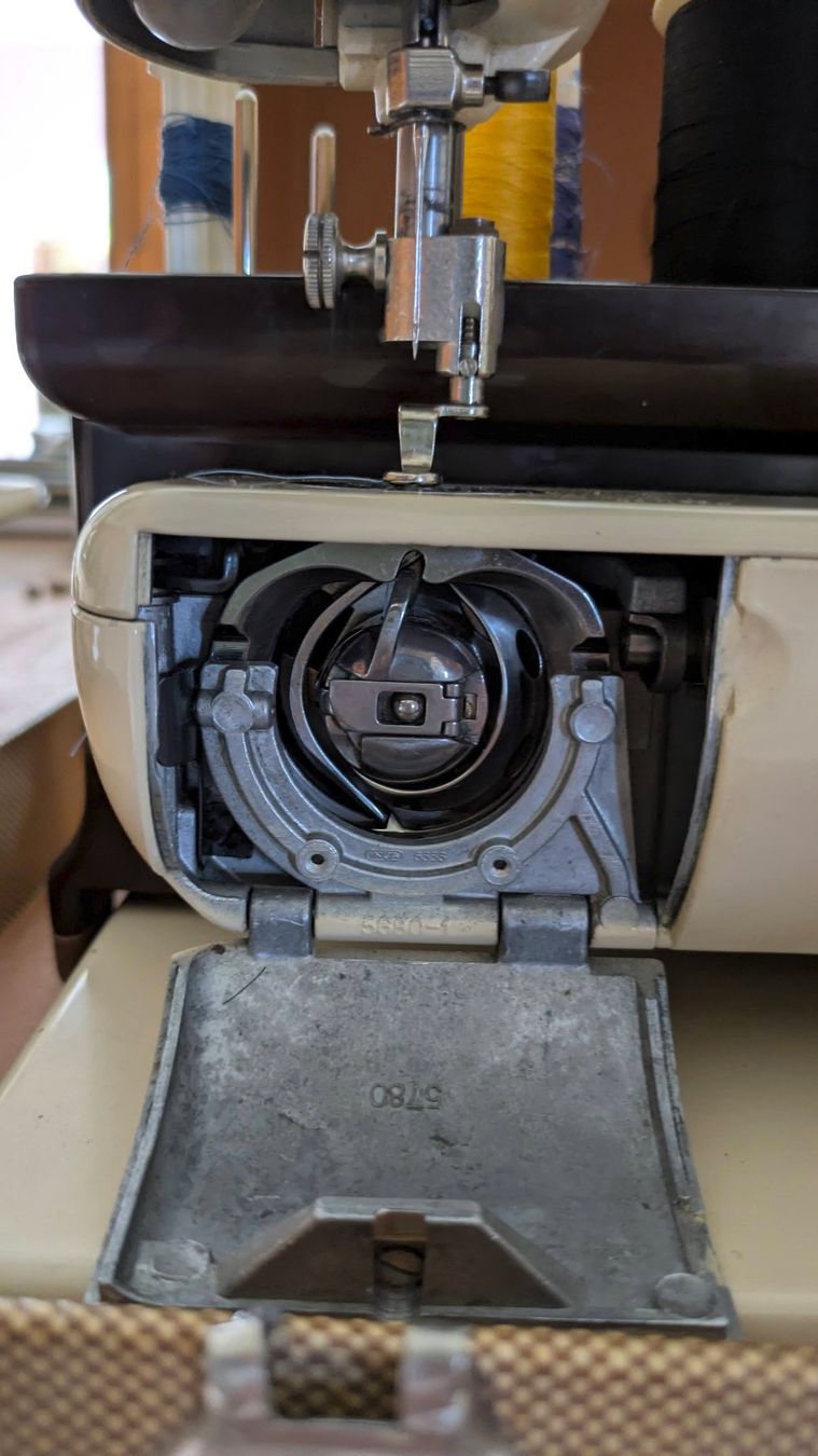 Bernina Macchine da cucire: Machine à coudre Bernina vintage – Usato da Orsieres venduto da IndianaJones50a 5