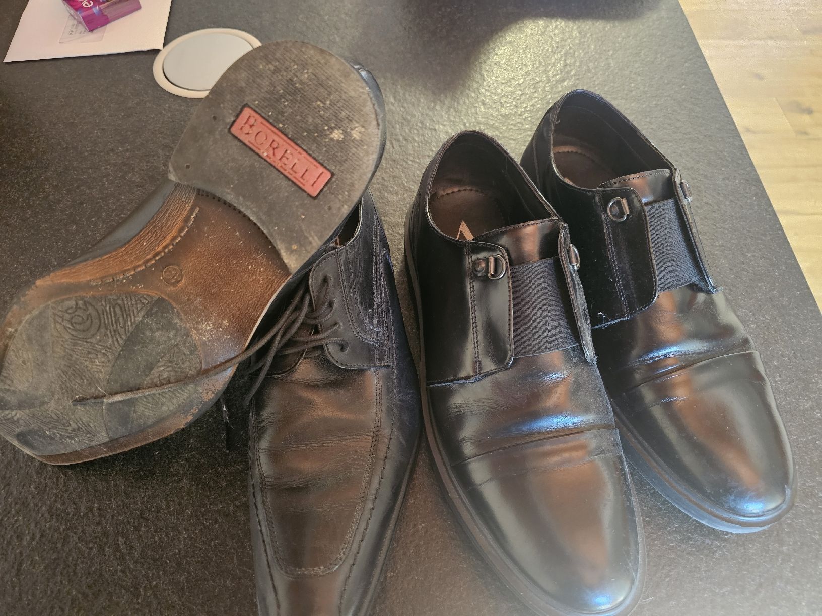 Scarpe da uomo: Zwei Paar Herrenschuhe, Größe 43 – Usato da Mörel venduto da camasaro