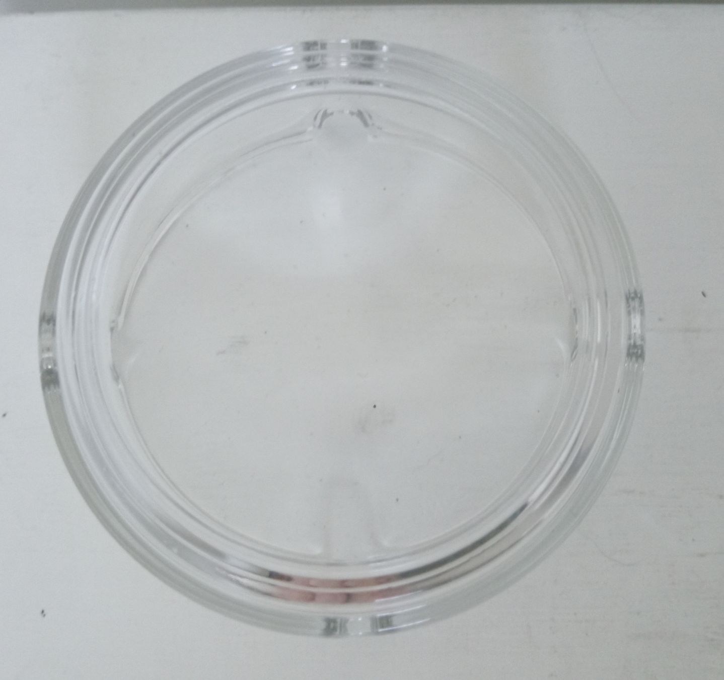 Aschenbecher: Klassischer Aschenbecher aus Glas – Gebraucht aus Allschwil von Evgeniia78 1