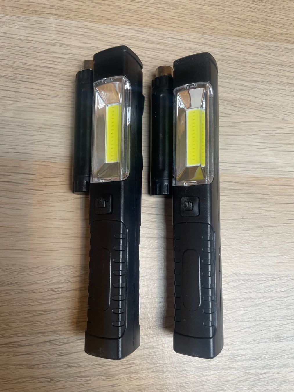 Lampade: 2x LED Arbeitslicht mit Magnet Teleskop – Nuovo e nell'imballaggio originale da Emmenbrücke venduto da Gzl-94