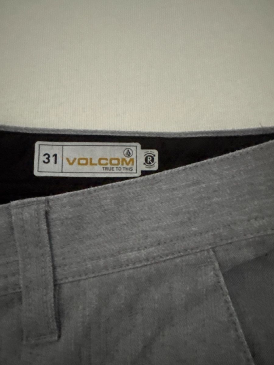 Volcom Hosen: Shorts VOLCOM hellgrau – Gebraucht aus Fürstenau von Du-01 1