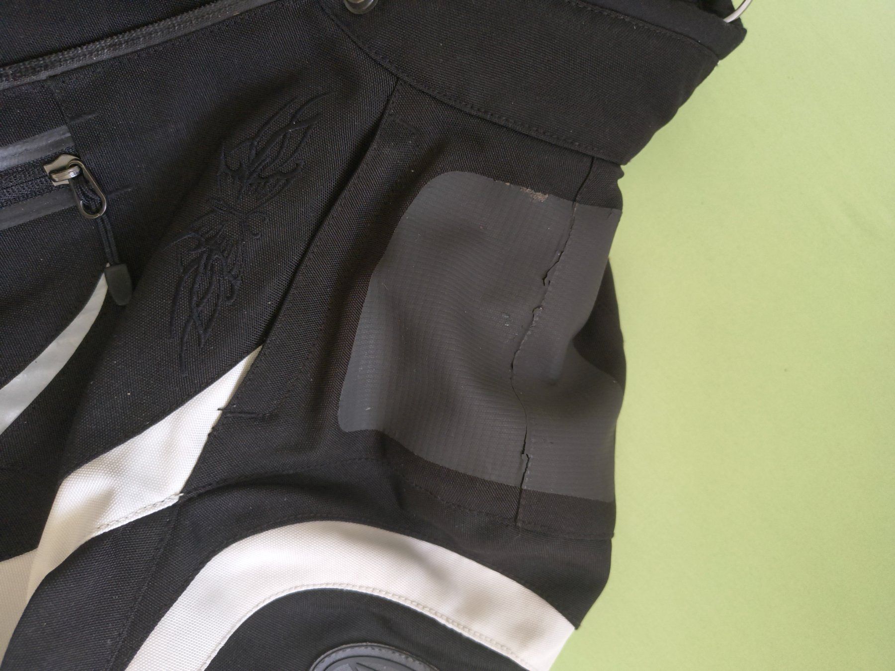 IXS Vestes: Motorcycle Jacket Black White – D'occasion à Sonceboz-Sombeval par mayling_ngo 3