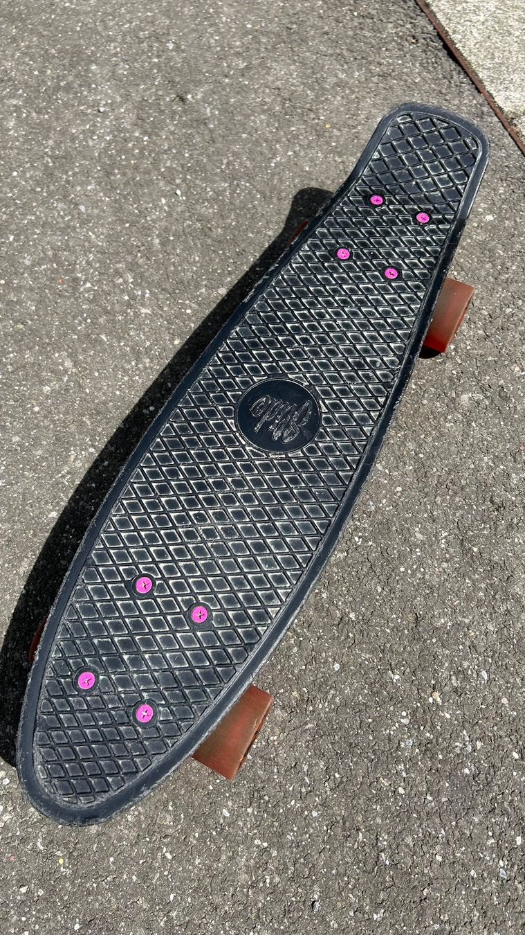 Penny Skateboards Skateboards: Penny Board mit pinkem Blumenmuster – Usato da Cham venduto da PanAm06